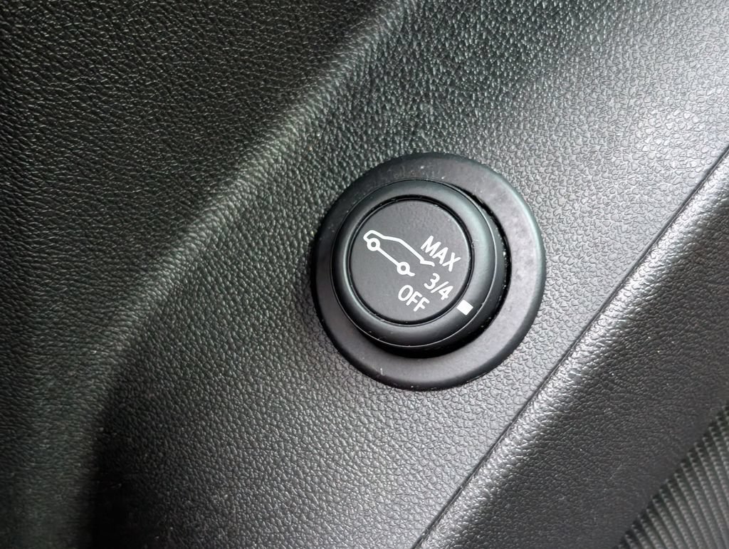Used 2023 Chevrolet Equinox RS w/ RS Leather Package FWD image 34