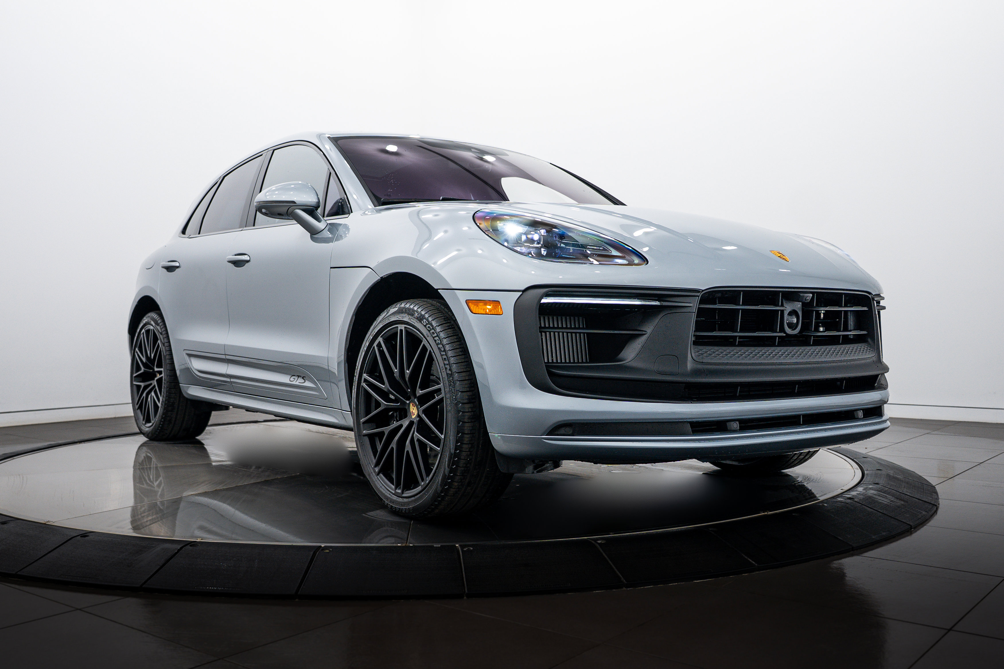 Certified 2026 Porsche Macan GTS image 9