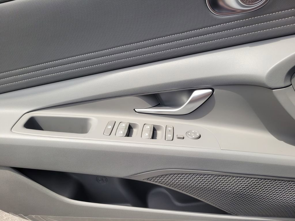 New 2025 Hyundai Elantra SEL image 27
