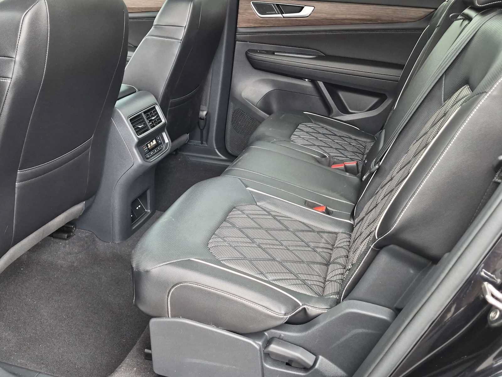 Used 2024 Volkswagen Atlas SEL Premium R-Line AWD/4WD image 21