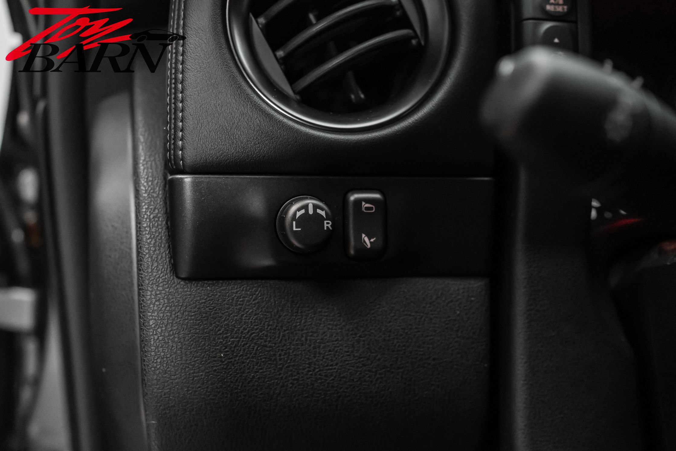 Used 2013 Nissan GT-R Black Edition image 29