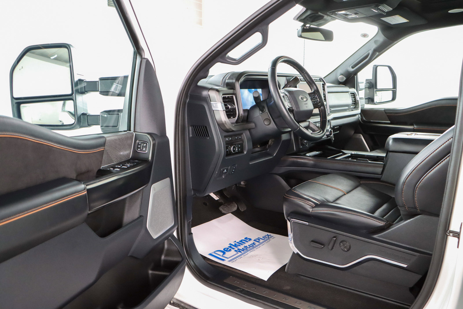 Used 2024 Ford F250 Platinum AWD/4WD image 3