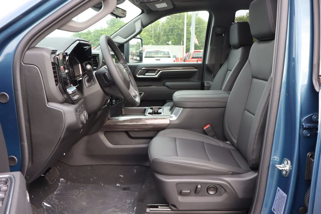 New 2026 Chevrolet Silverado 2500 LTZ w/ LTZ Convenience Package AWD/4WD image 5