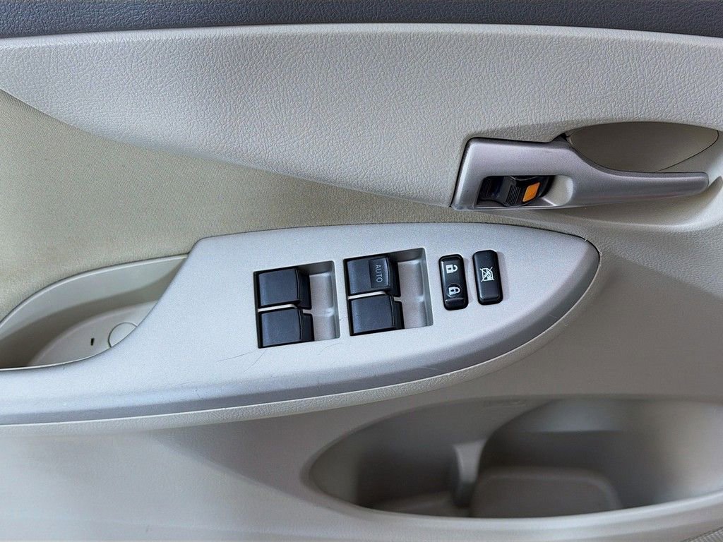 Used 2010 Toyota Corolla LE FWD image 21