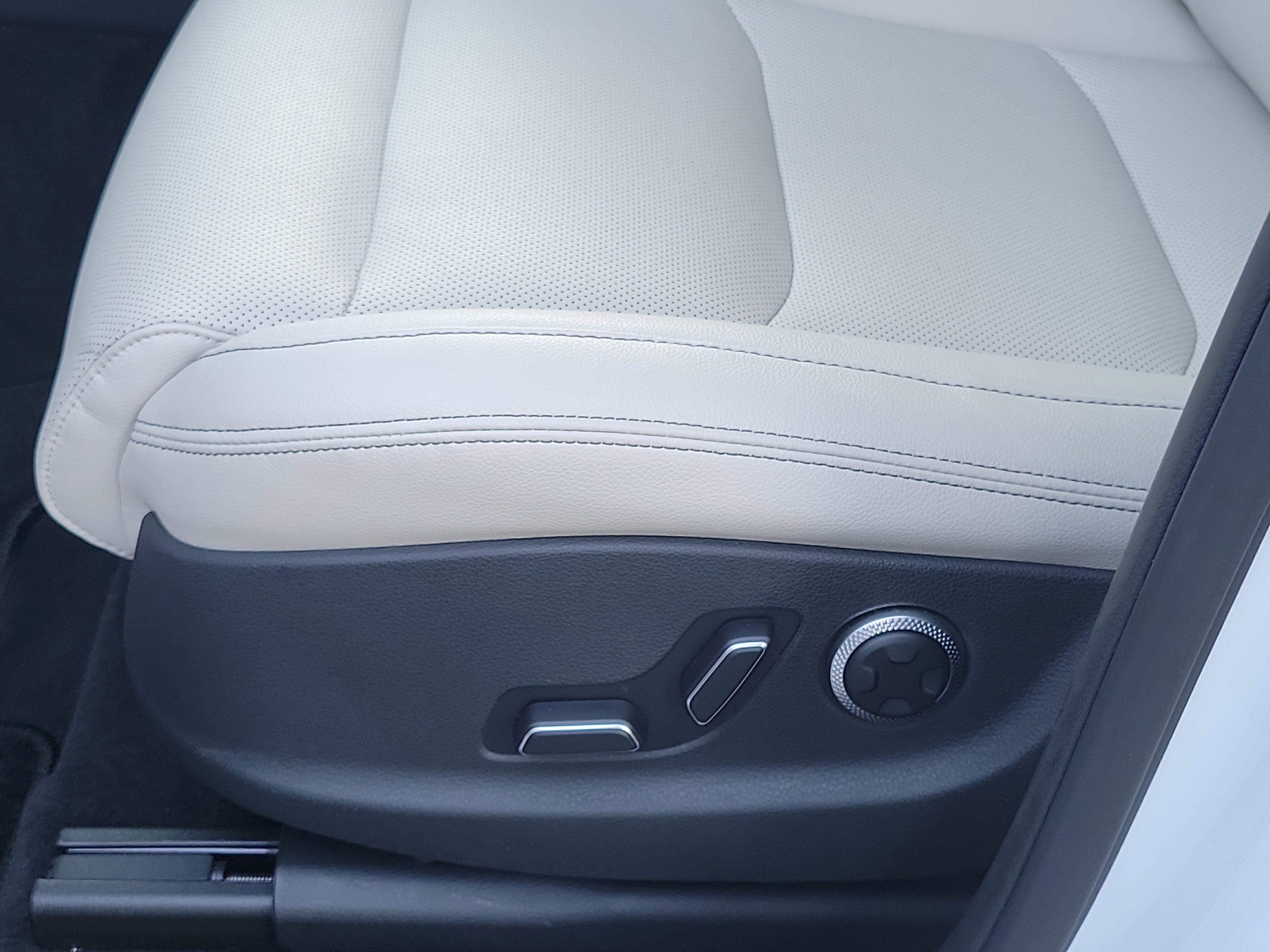 Certified 2026 Genesis GV70 2.5T image 17