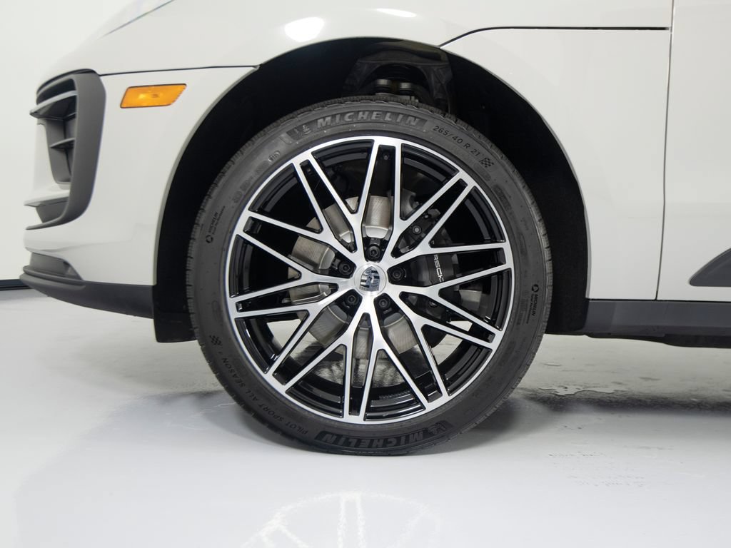 New 2026 Porsche Macan AWD/4WD image 14