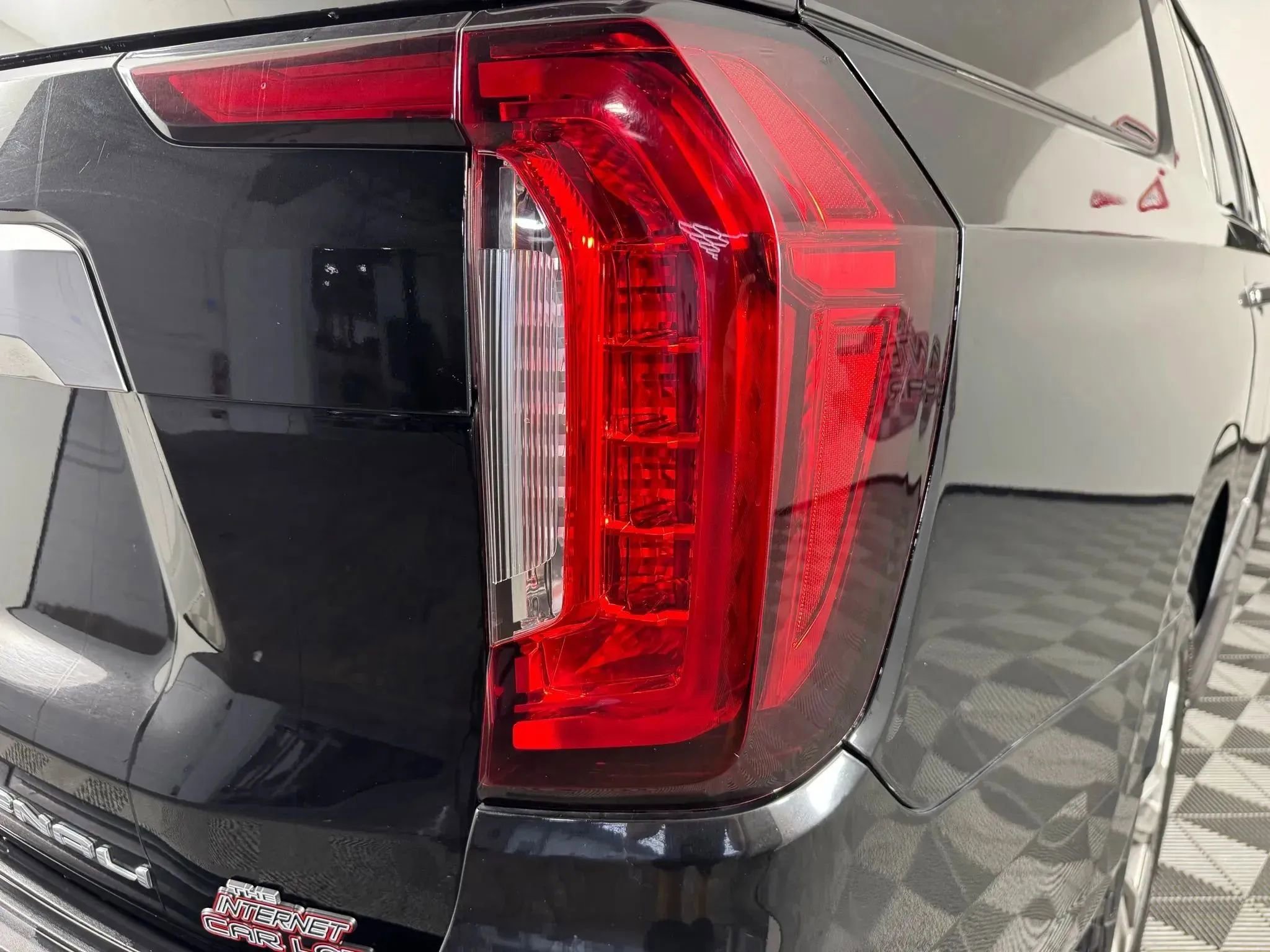 Used 2021 GMC Yukon XL Denali w/ Advanced Technology Package image 32