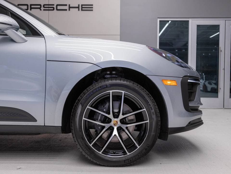 Certified 2026 Porsche Macan image 11