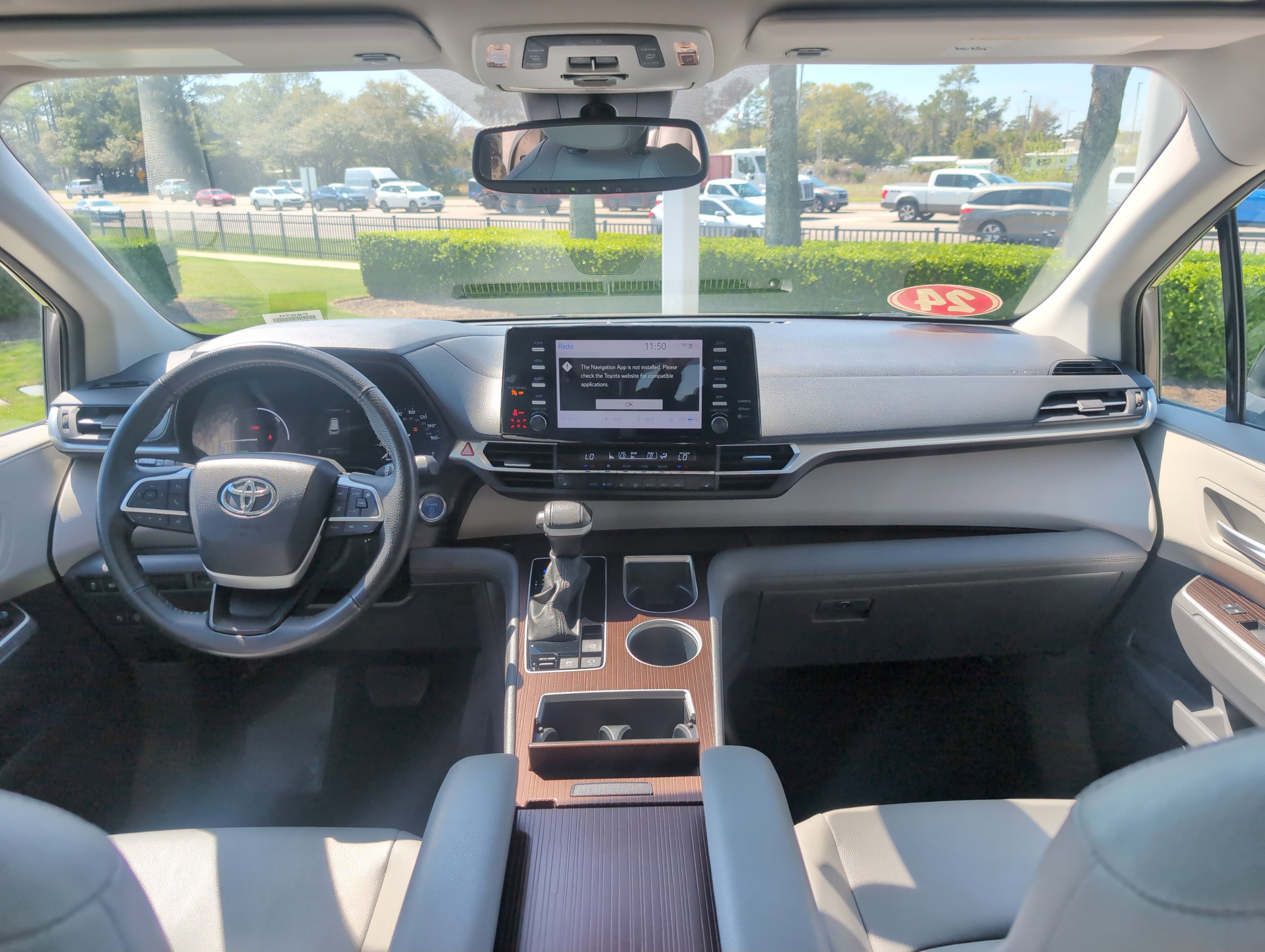 Certified 2024 Toyota Sienna XLE FWD image 27