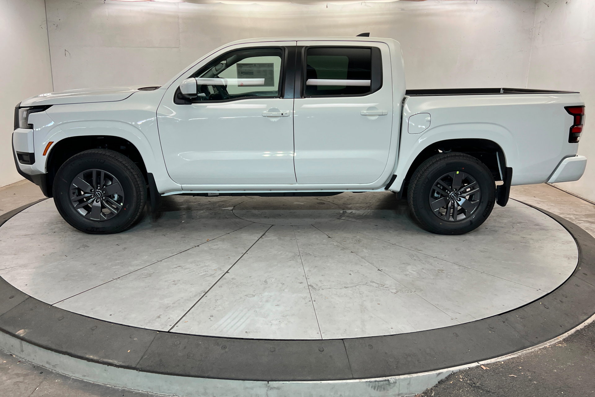 New 2026 Nissan Frontier SV w/ SV Convenience Package image 2