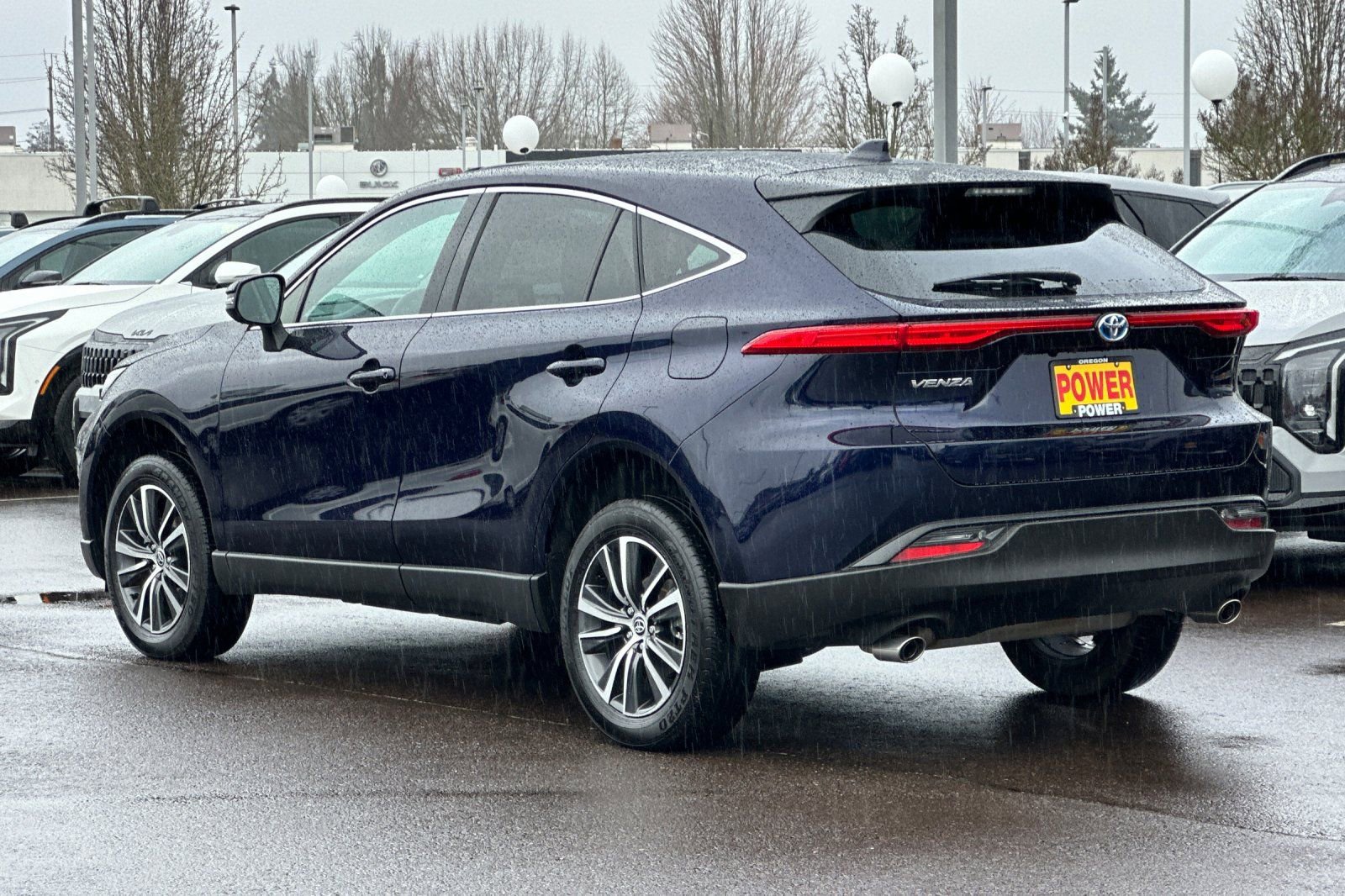 Used 2024 Toyota Venza LE image 6