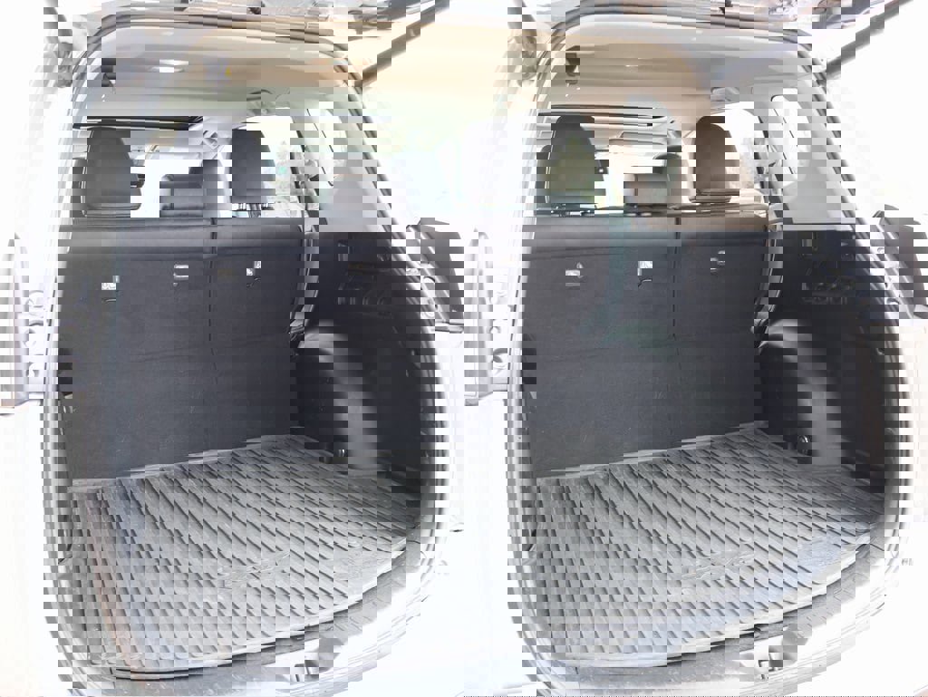 Used 2017 Toyota RAV4 Limited image 16