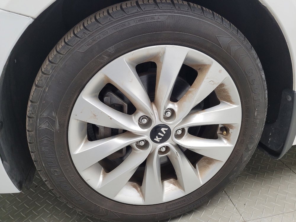 Used 2018 Kia Optima LX w/ 17" Alloy Wheels Package FWD image 31