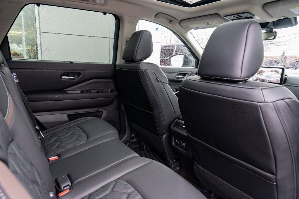 New 2026 Nissan Pathfinder Platinum AWD/4WD image 29
