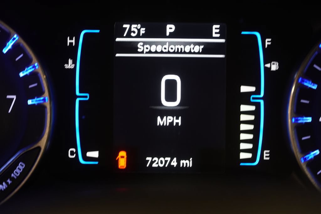 Used 2017 Chrysler Pacifica Touring-L FWD image 4