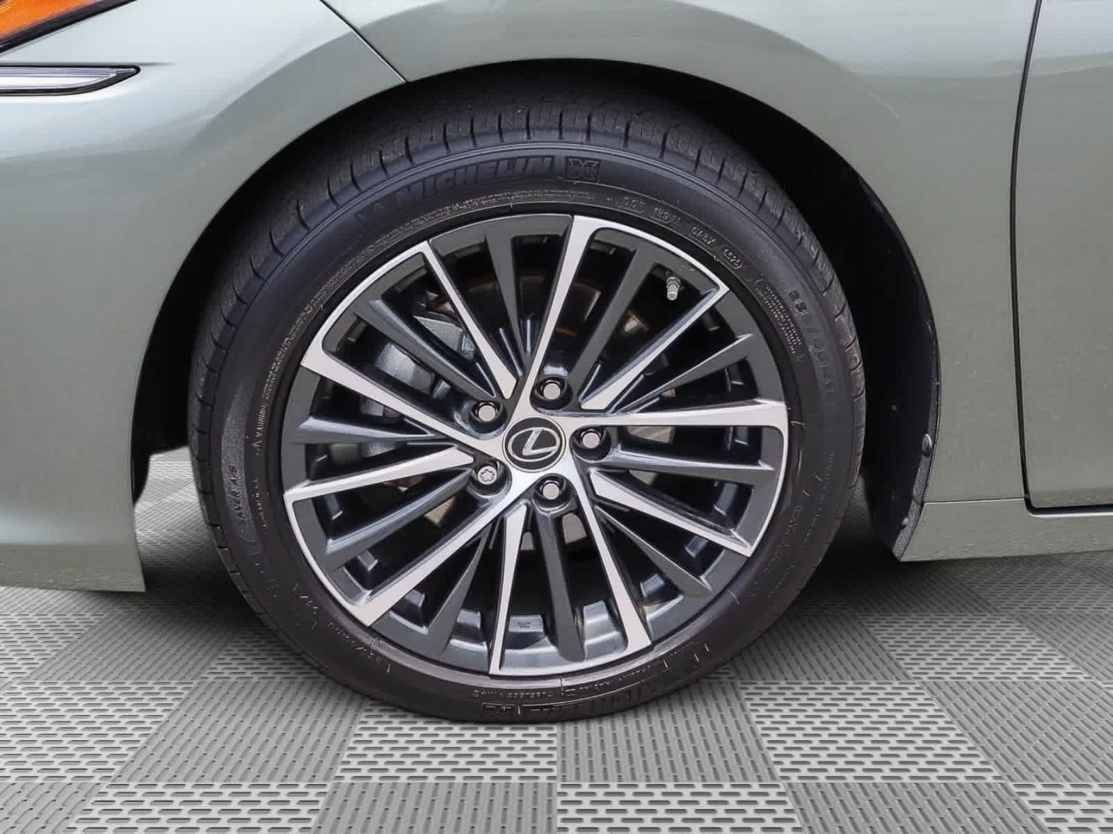 Used 2025 Lexus ES 350 w/ Premium Package FWD image 14