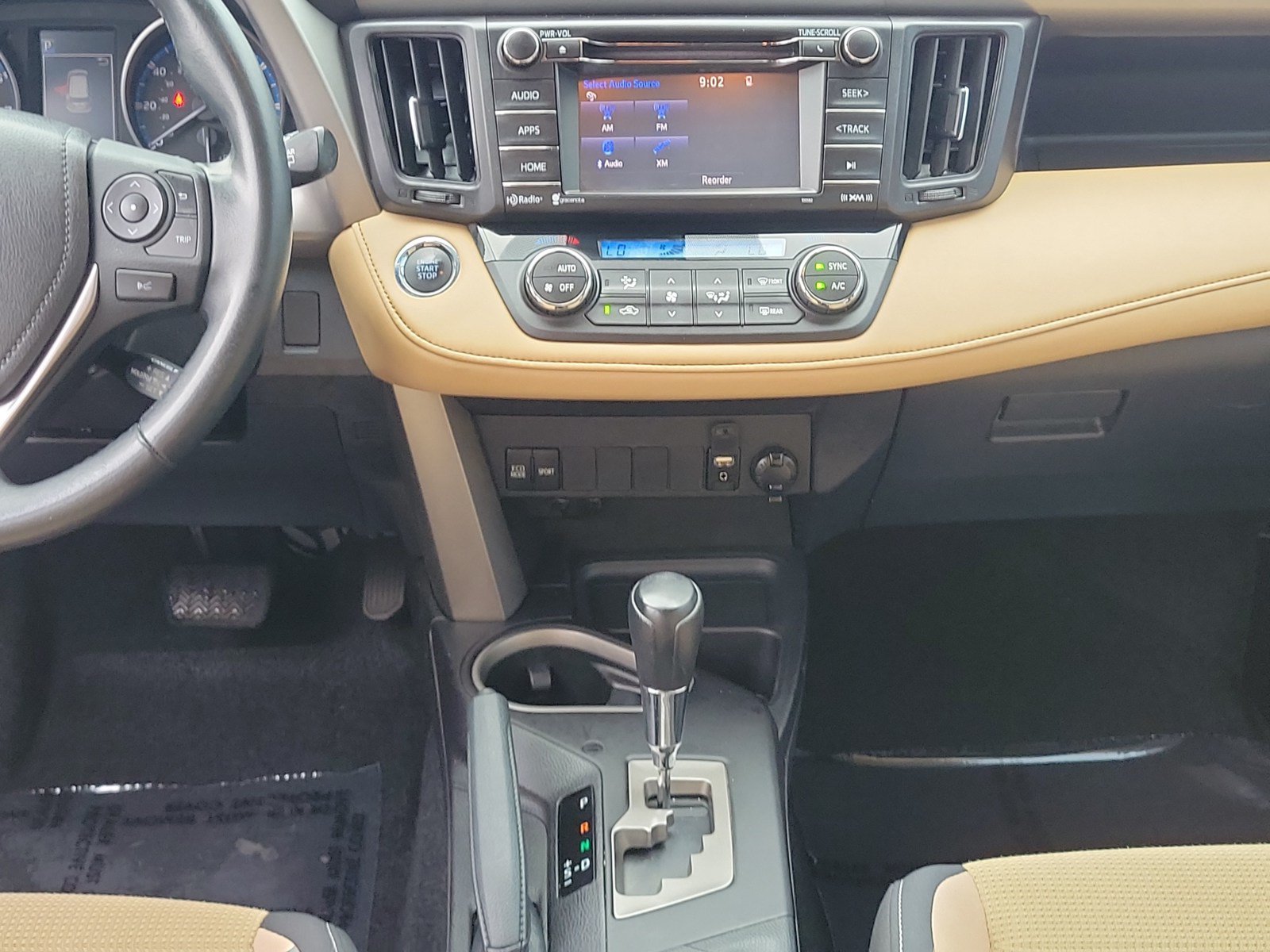 Used 2018 Toyota RAV4 XLE FWD image 30