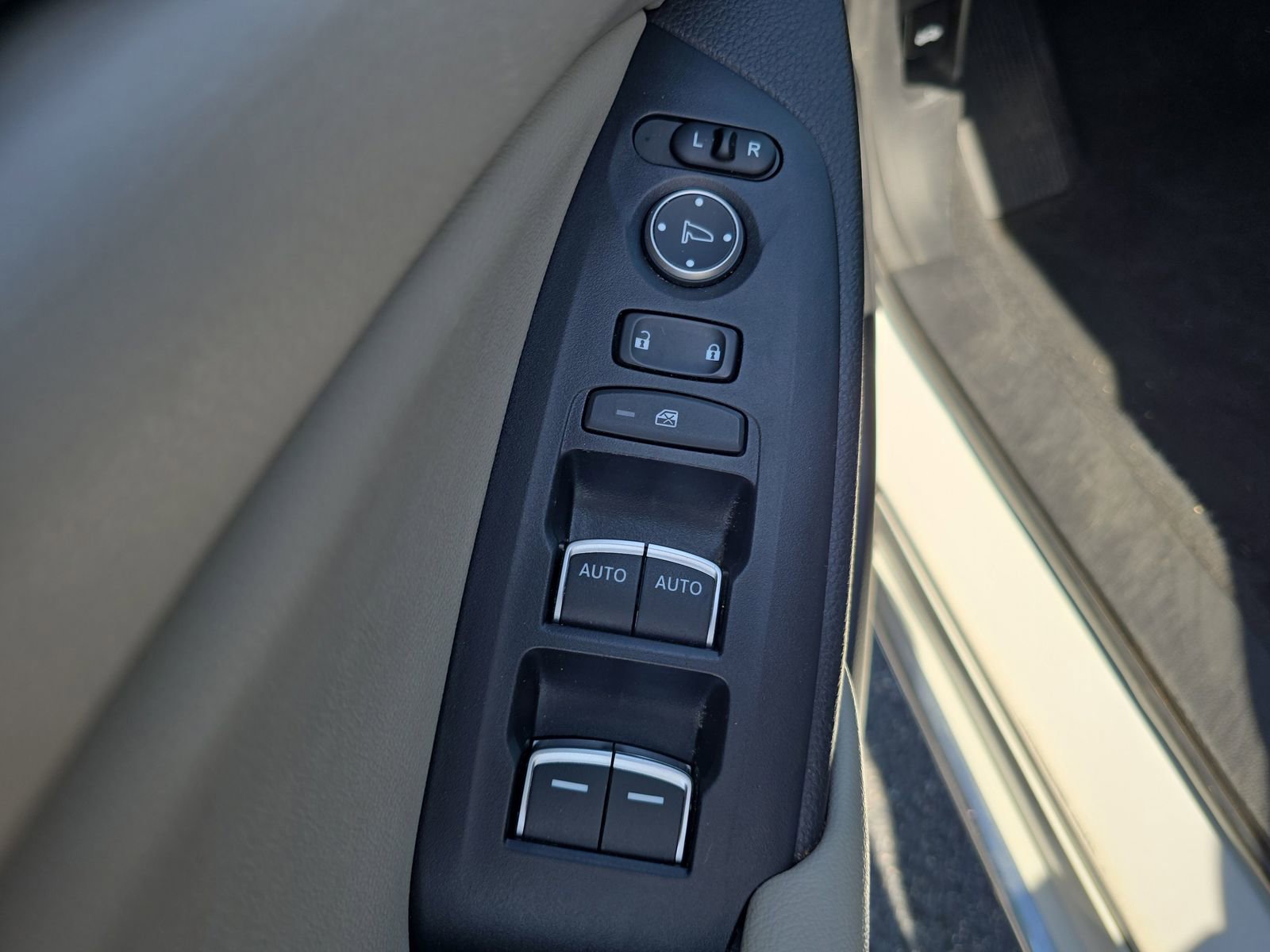 Used 2022 Honda Accord EX-L image 14