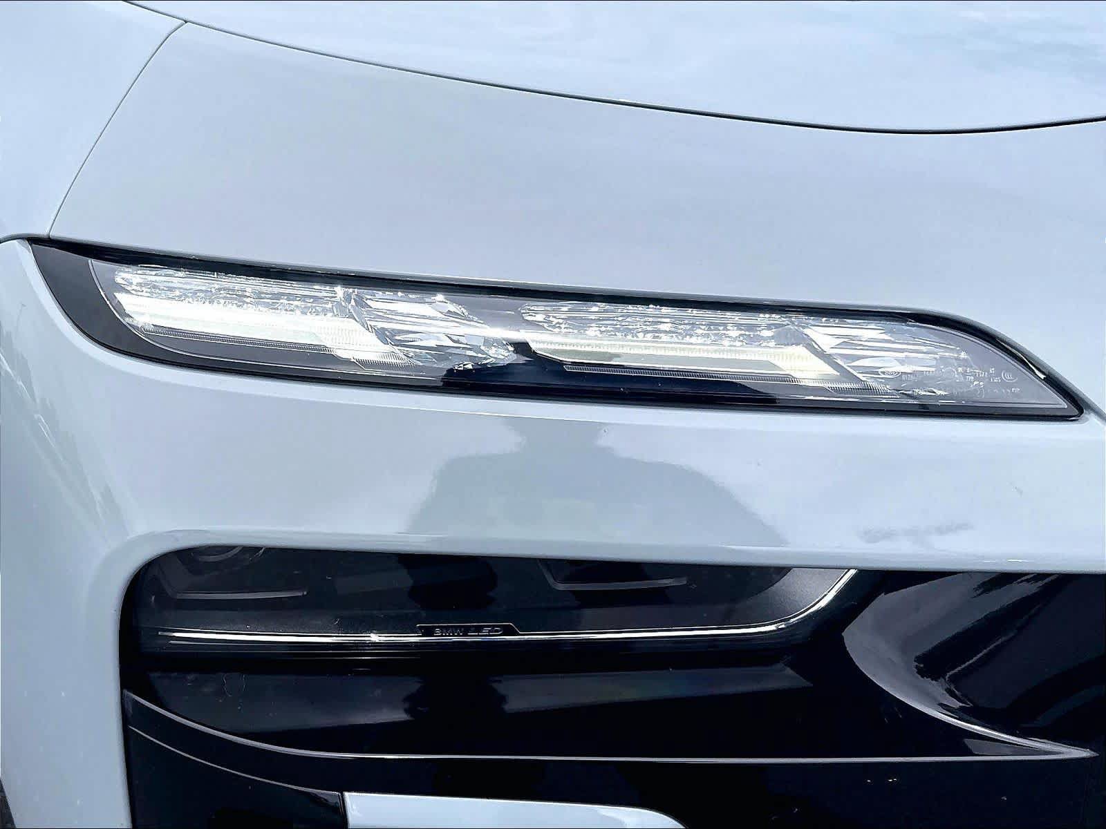 Used 2023 BMW i7 xDrive60 AWD/4WD image 34