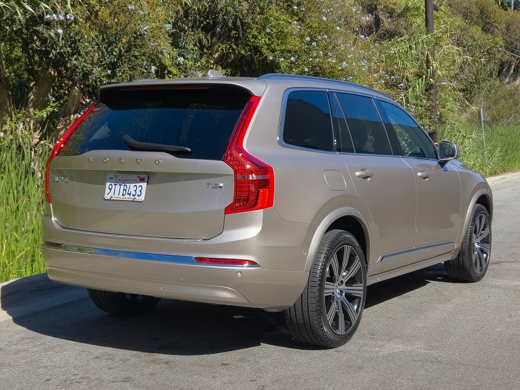 Used 2025 Volvo XC90 T8 Ultra w/ Protection Package Premier image 5