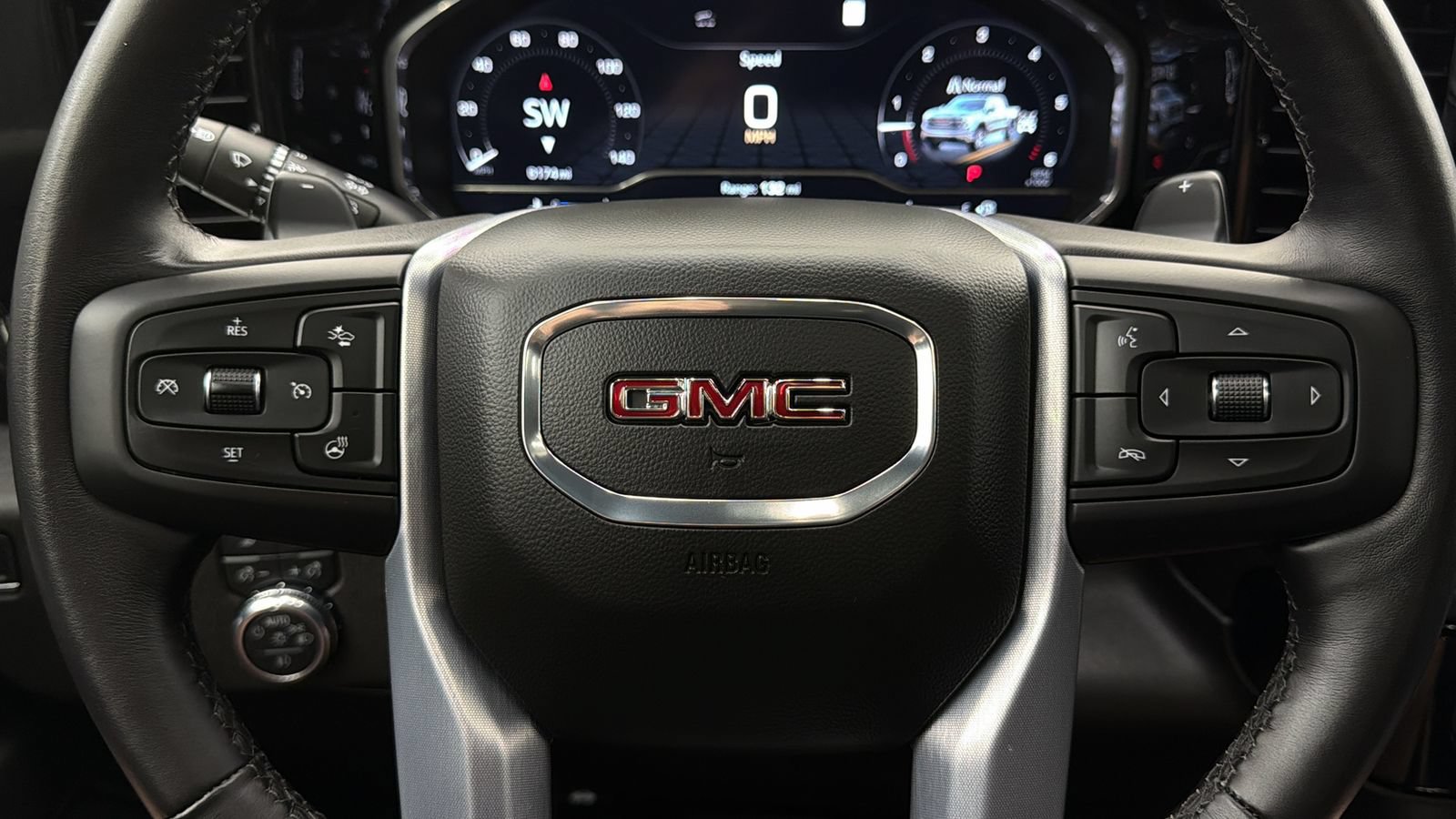 Used 2022 GMC Sierra 1500 SLT w/ SLT Convenience Package AWD/4WD image 28