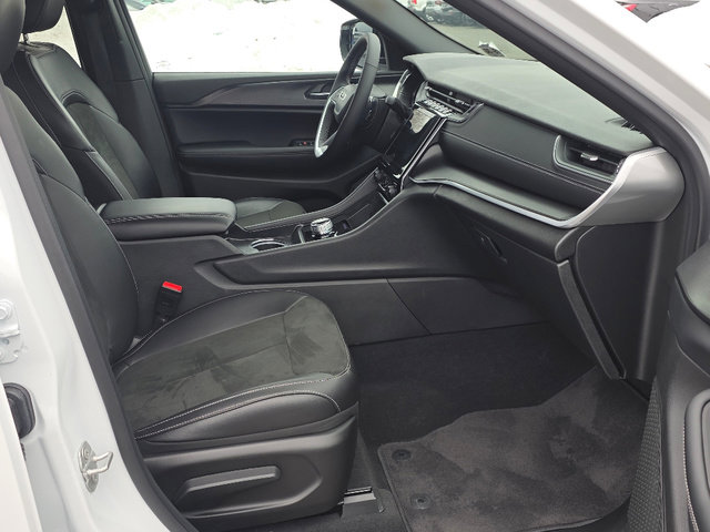 Certified 2025 Jeep Grand Cherokee Altitude image 22