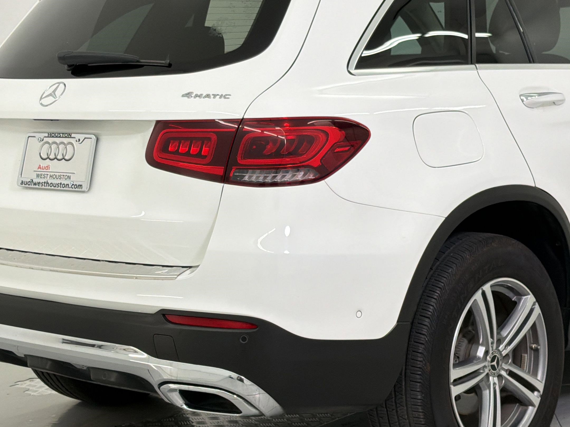 Used 2022 Mercedes-Benz GLC 300 4MATIC w/ Premium Package Lite image 13