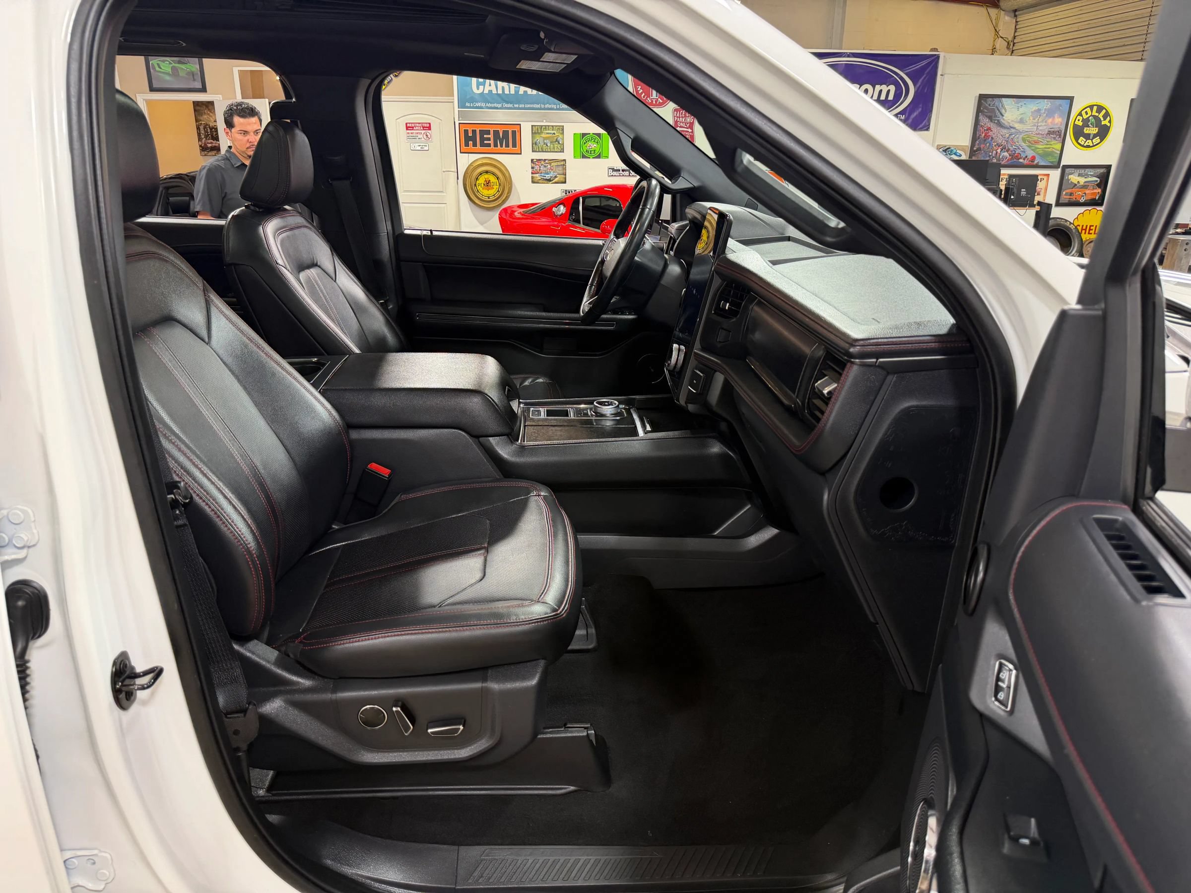 Used 2023 Ford Expedition Limited RWD image 21