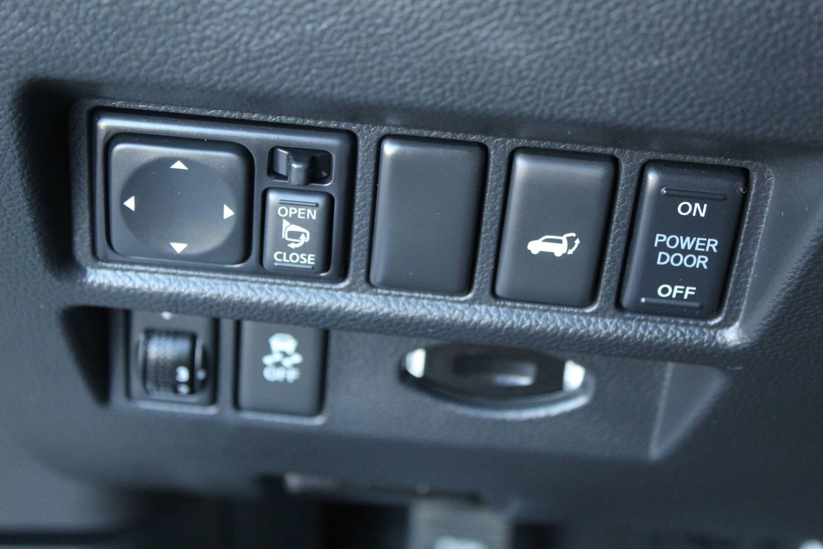 Used 2017 INFINITI QX70 3.7 w/ Premium Package image 27