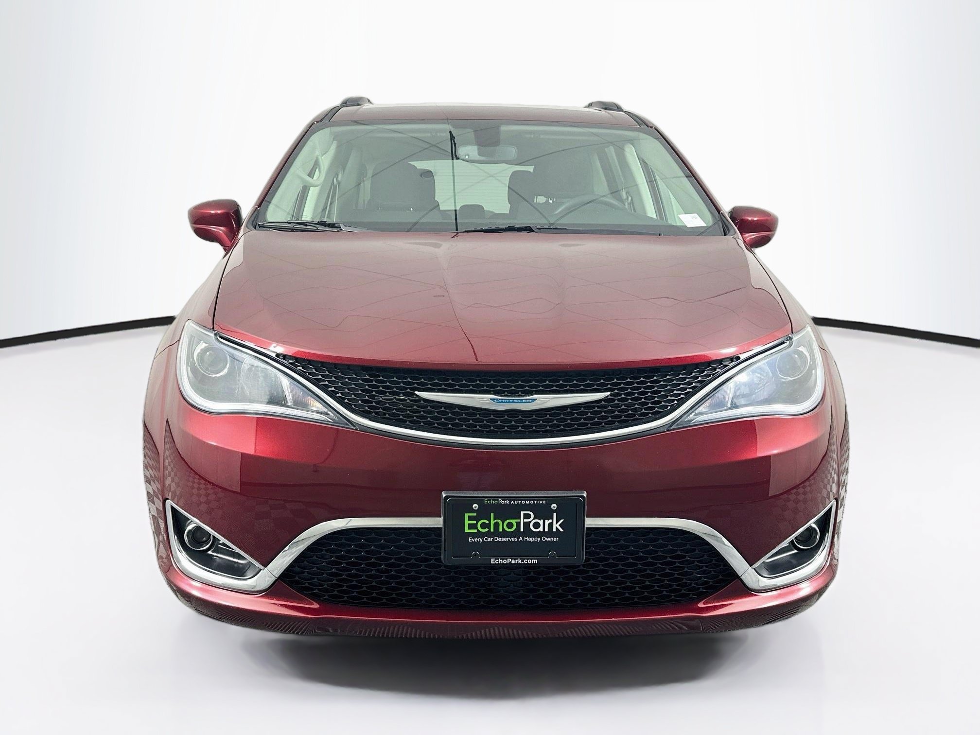 Used 2020 Chrysler Pacifica Touring FWD image 2