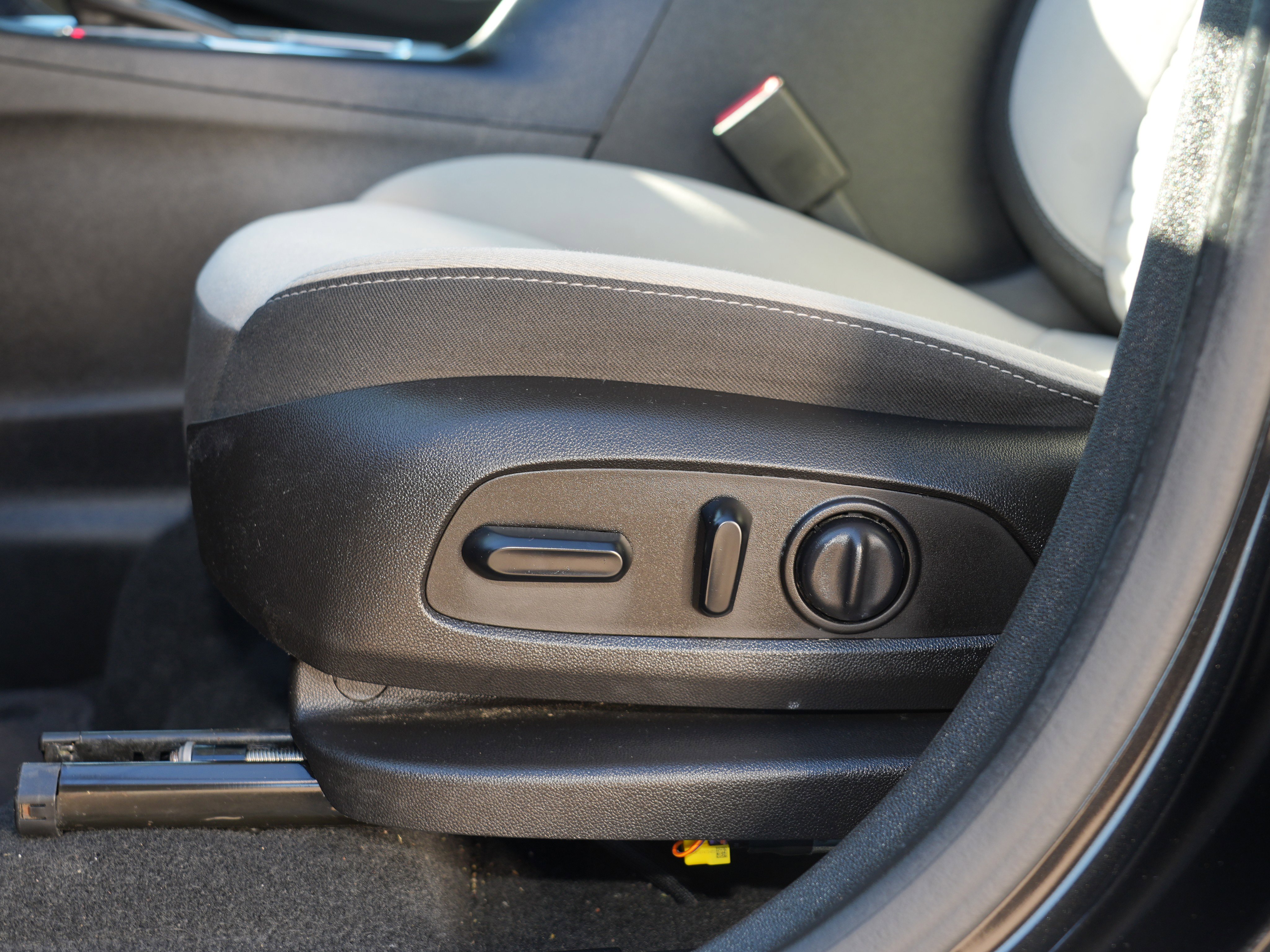 Used 2019 Chevrolet Equinox LS AWD/4WD image 17