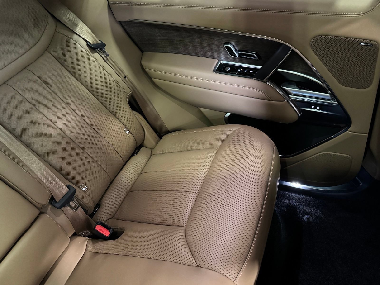 New 2026 Land Rover Range Rover SE AWD/4WD image 31