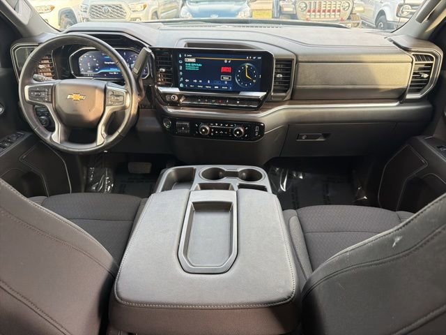 Used 2025 Chevrolet Silverado 1500 LT AWD/4WD image 13
