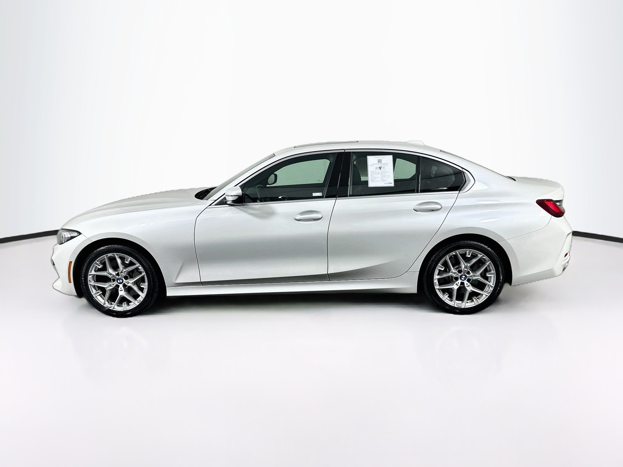 Used 2025 BMW 330i Sedan RWD image 4