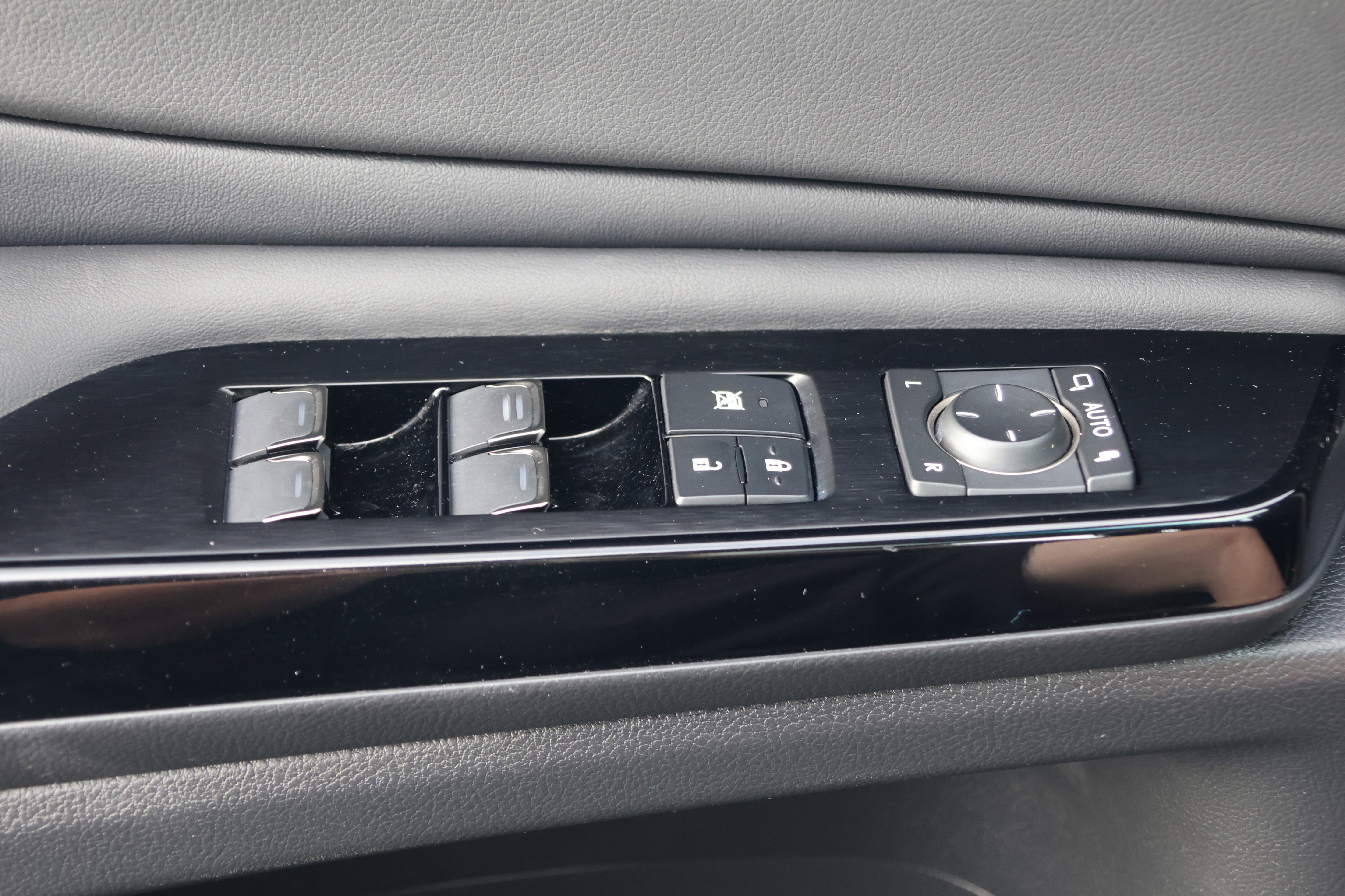 Certified 2023 Lexus ES 350 w/ Premium Package image 14