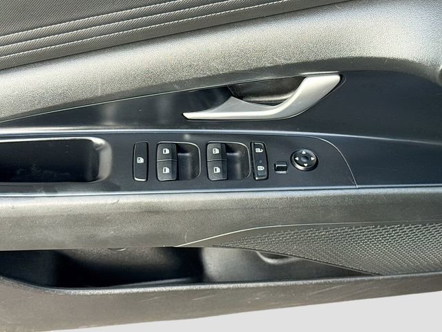 Used 2023 Hyundai Elantra SEL w/ Convenience Package FWD image 17