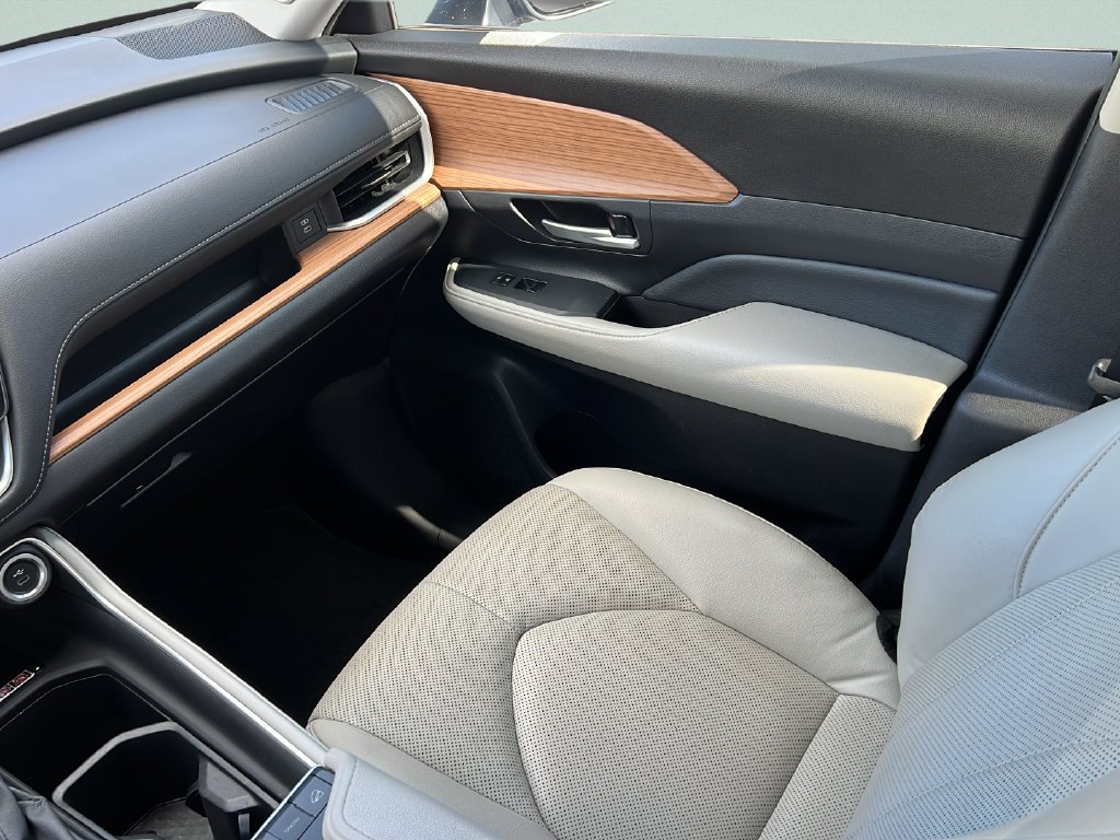 Used 2025 Toyota Grand Highlander AWD image 13