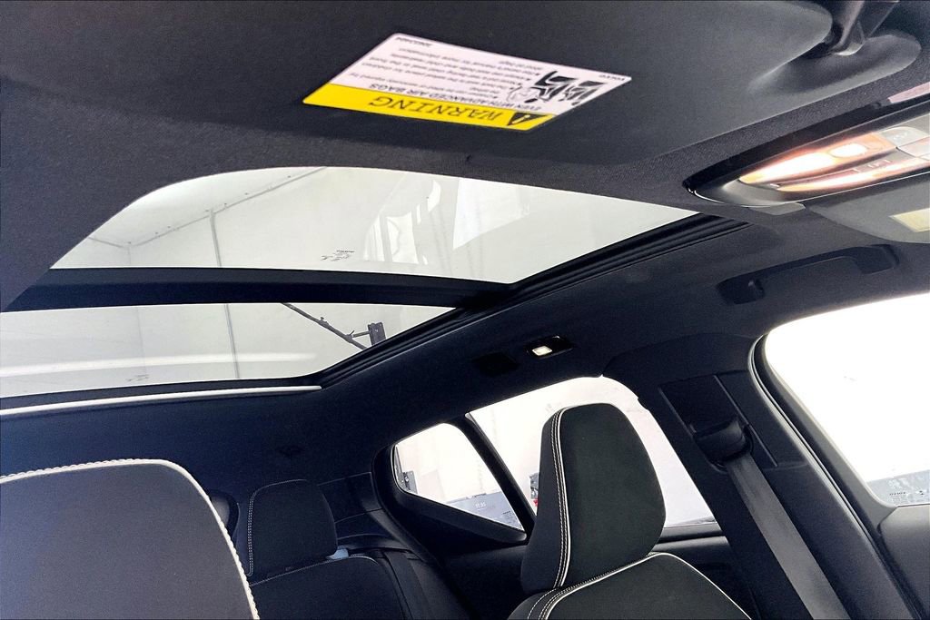 Certified 2025 Volvo XC40 B5 Plus image 23