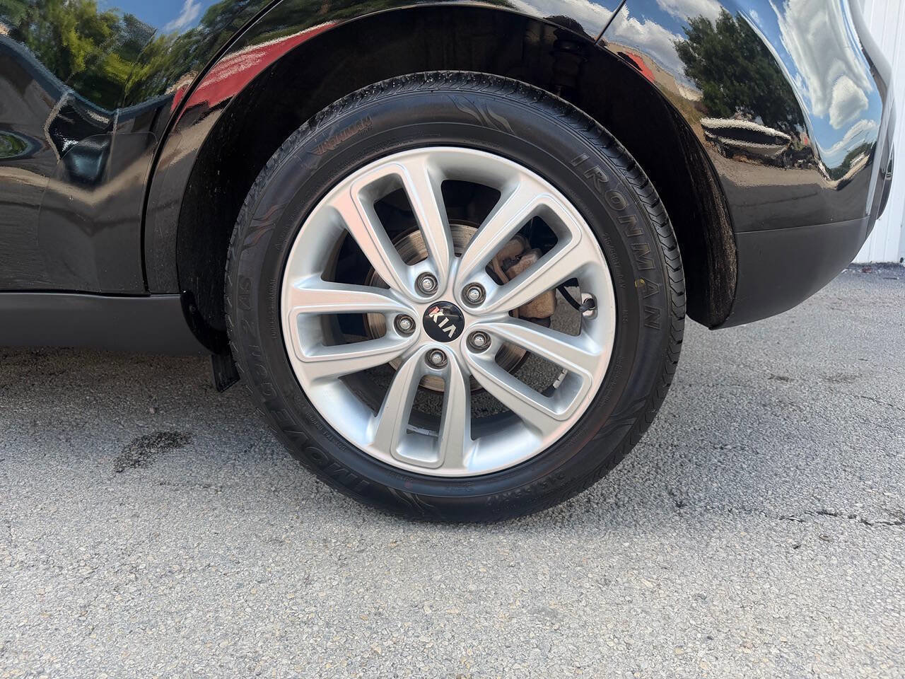 Used 2017 Kia Soul + FWD image 33