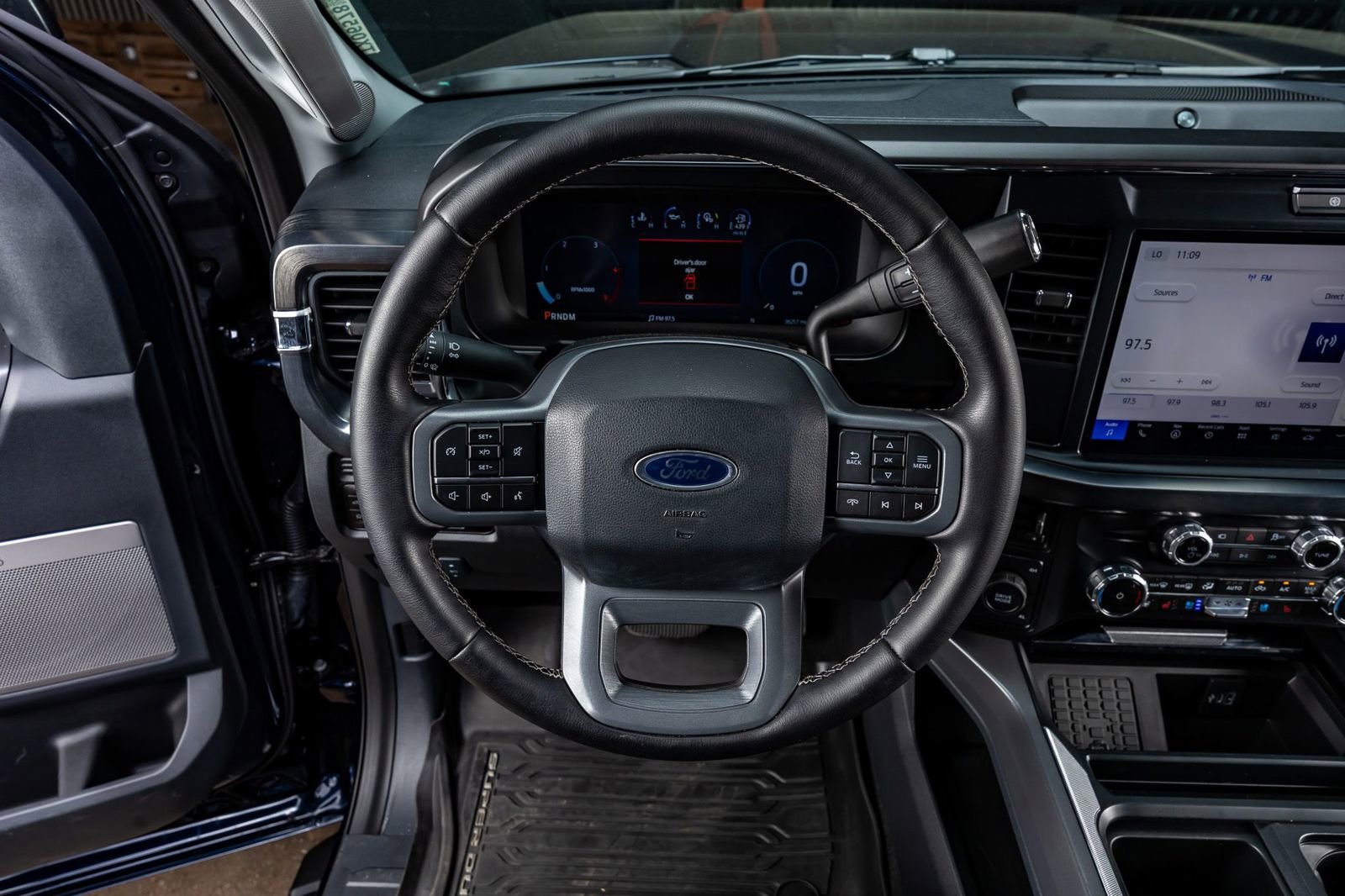 Used 2025 Ford F350 Lariat w/ Black Appearance Package image 19