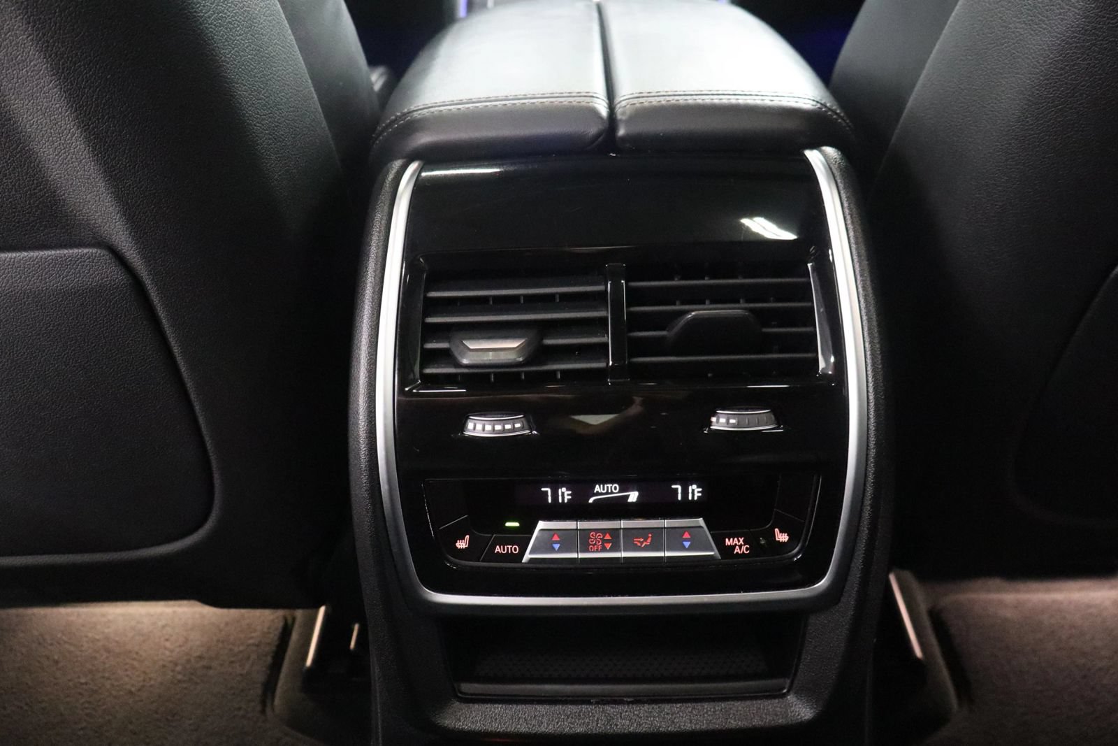 Used 2020 BMW X7 M50i AWD/4WD image 23