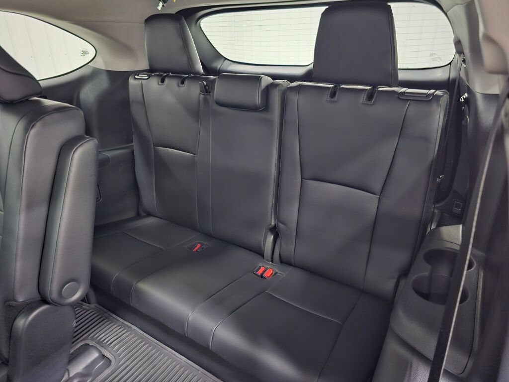 Used 2024 Toyota Highlander XLE AWD/4WD image 11