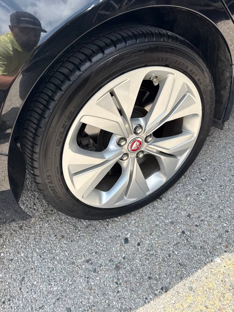 Used 2020 Jaguar XE S RWD image 9