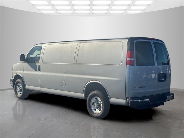 Used 2025 Chevrolet Express 3500 Extended w/ Driver Convenience Package image 5