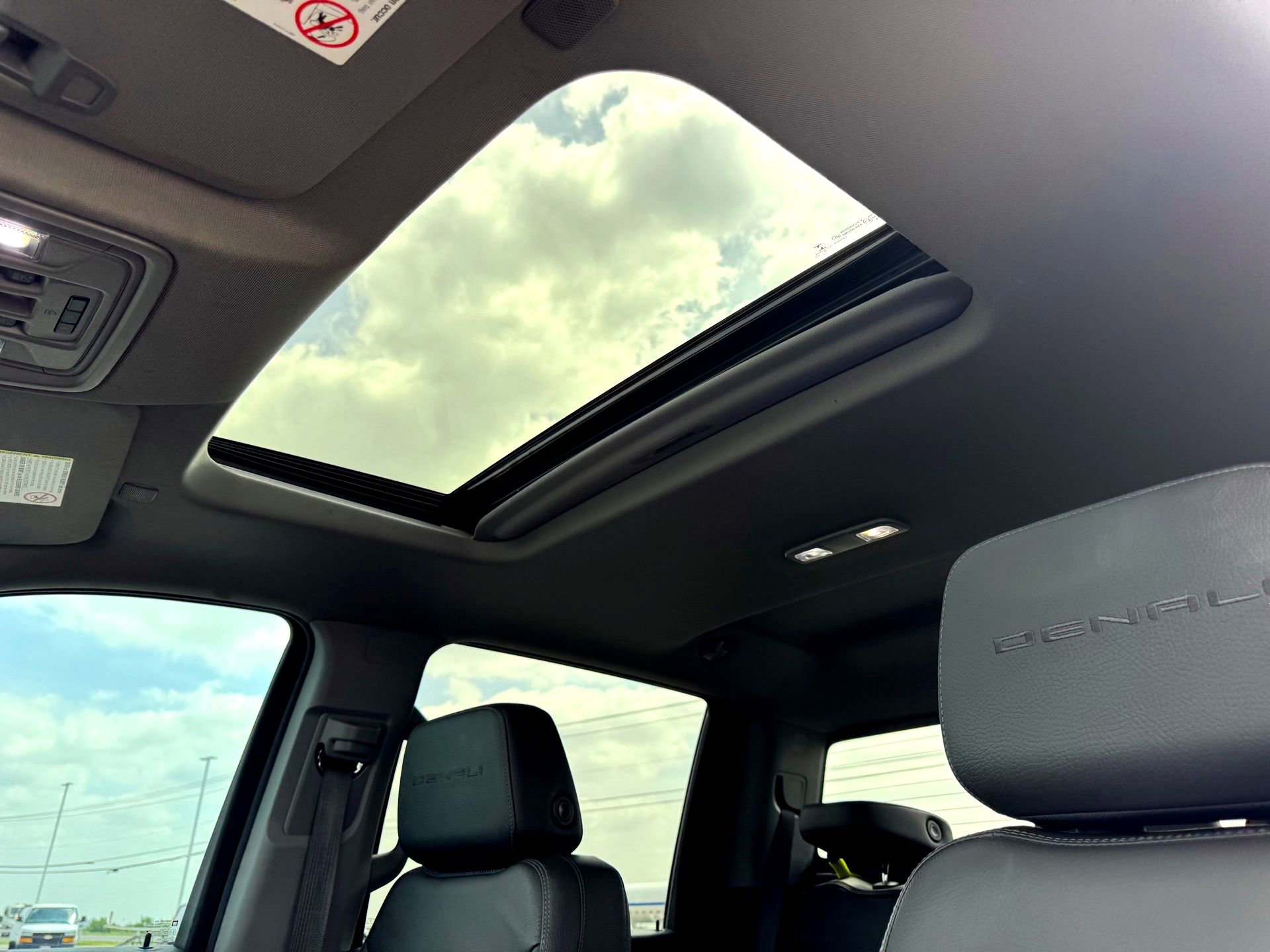 Used 2023 GMC Sierra 3500 Denali w/ Denali Black Diamond Edition image 15