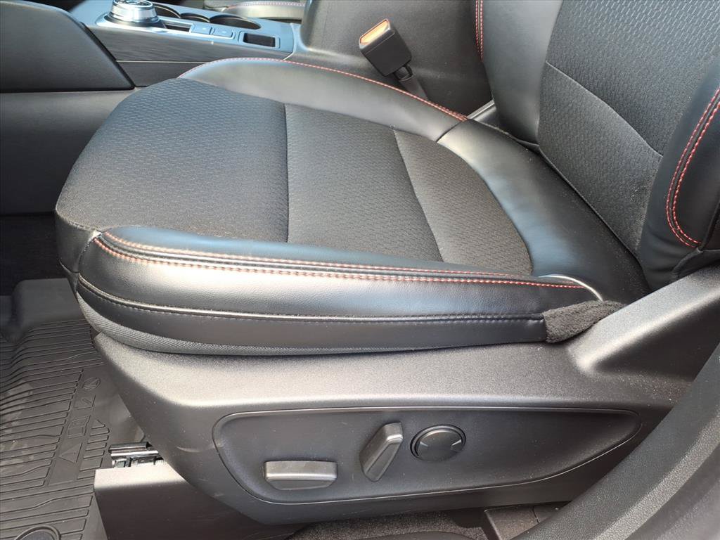 Used 2025 Ford Escape ST-Line w/ Equipment Group 301A FWD image 10
