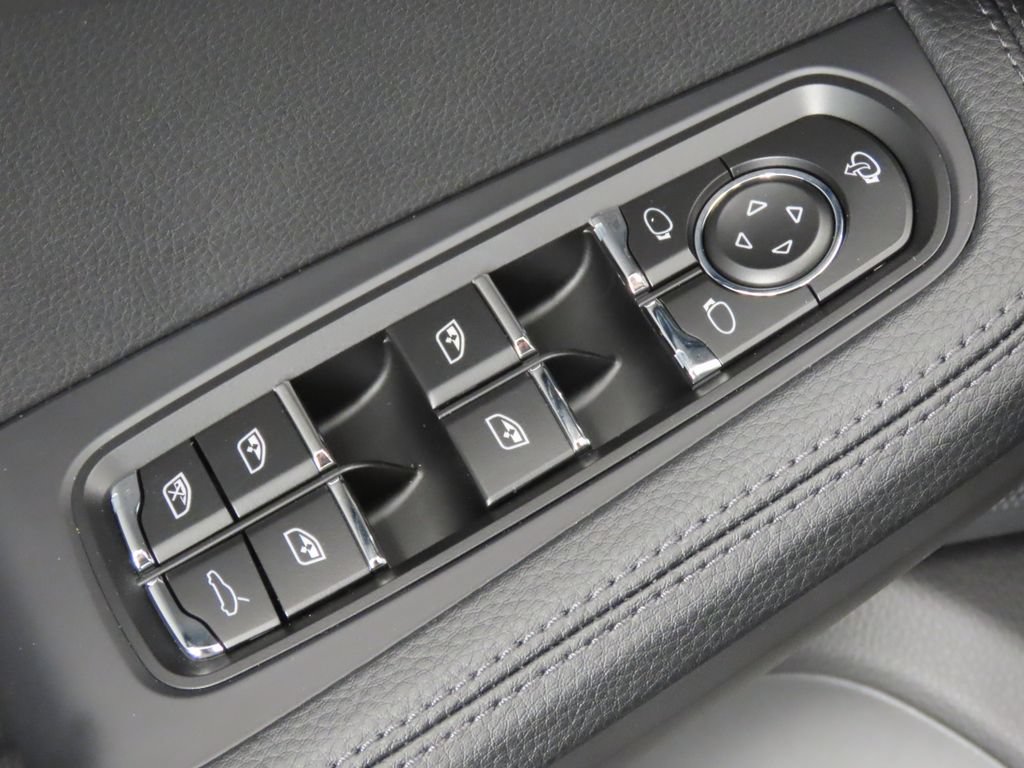 New 2026 Porsche Macan AWD/4WD image 37