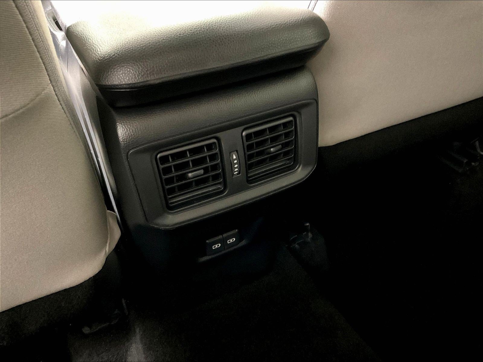 Used 2022 Toyota RAV4 XLE w/ Convenience Package AWD/4WD image 10