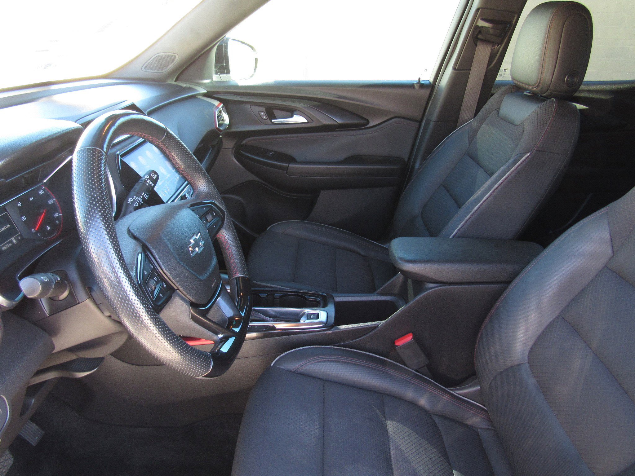 Used 2023 Chevrolet TrailBlazer RS w/ Sun and Liftgate Package image 16