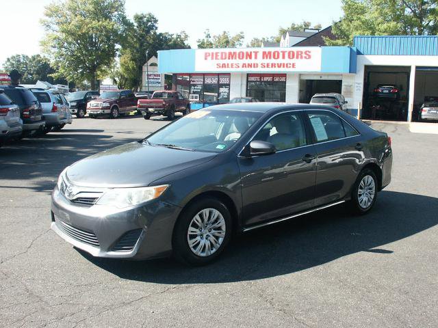 Used 2013 Toyota Camry LE image 1